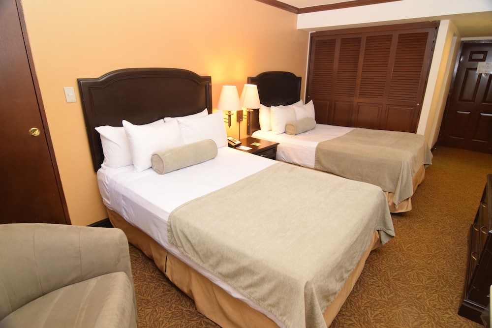 Hotel Plaza Suites 10/50
