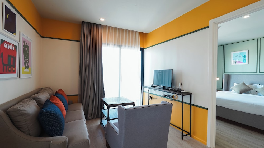 DLUX Condominium 27/44