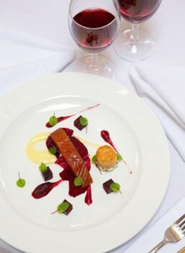 Marwell Hotel 30/60