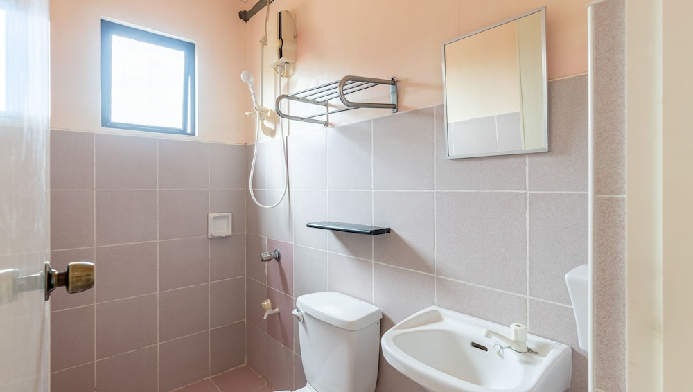 OYO 426 Coco Grove Tourist Inn 34/34