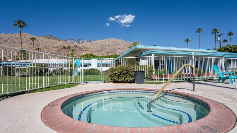 The Villas of Palm Springs 21/50