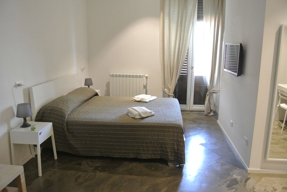 PALERMO ROOMS 9/42