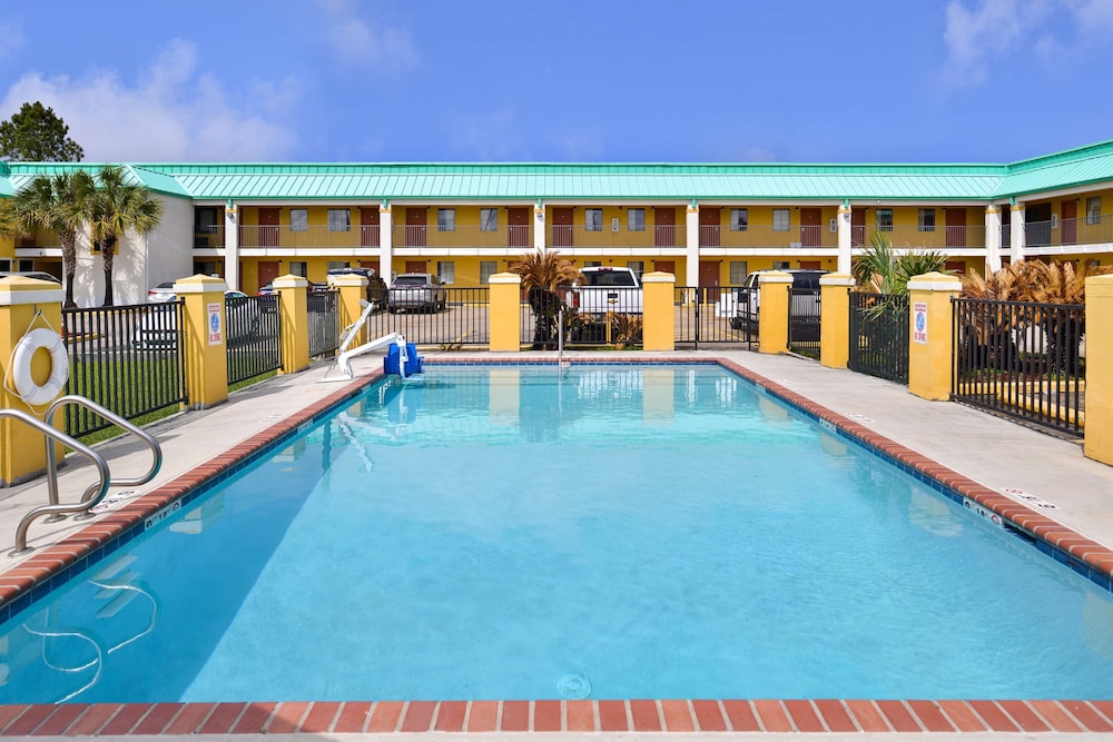 Americas Best Value Inn Gonzales 5/38