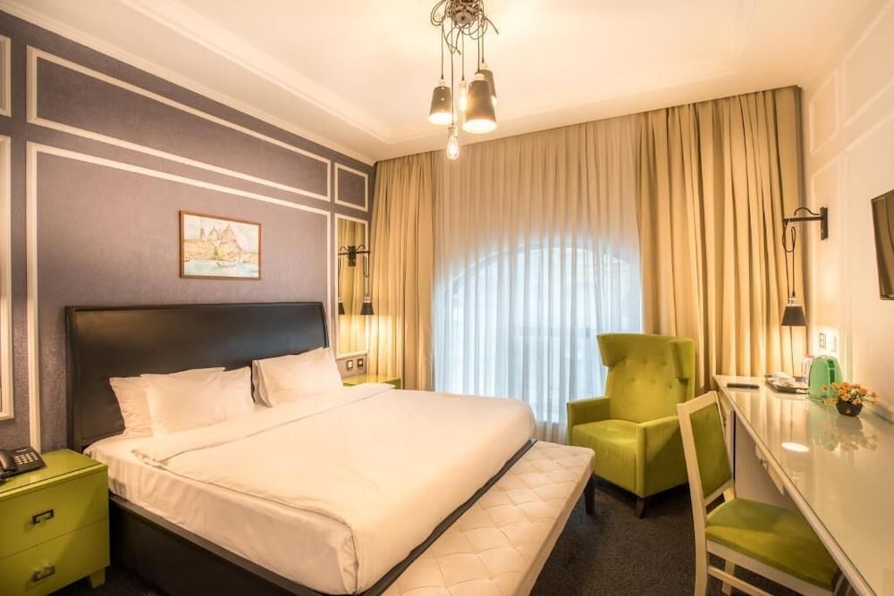 2 BEDROOMS, FAMILY SUITE