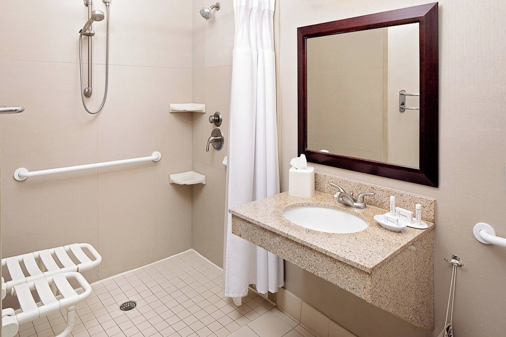 جناح بسرير كينج مع سرير سحّاب إضافي لذوي الإعاقة، SpringHill Suites by Marriott El Paso 3/6