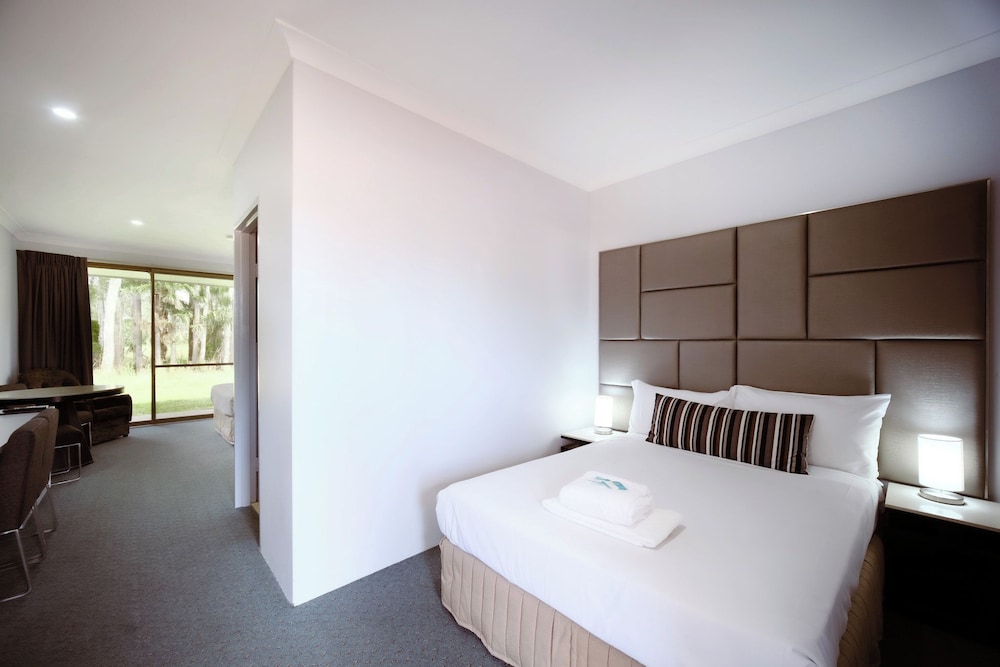 غرفة سوبيريور بسريرين منفصلين وسرير كينج، ISLAND PALMS MOTOR INN 2/3