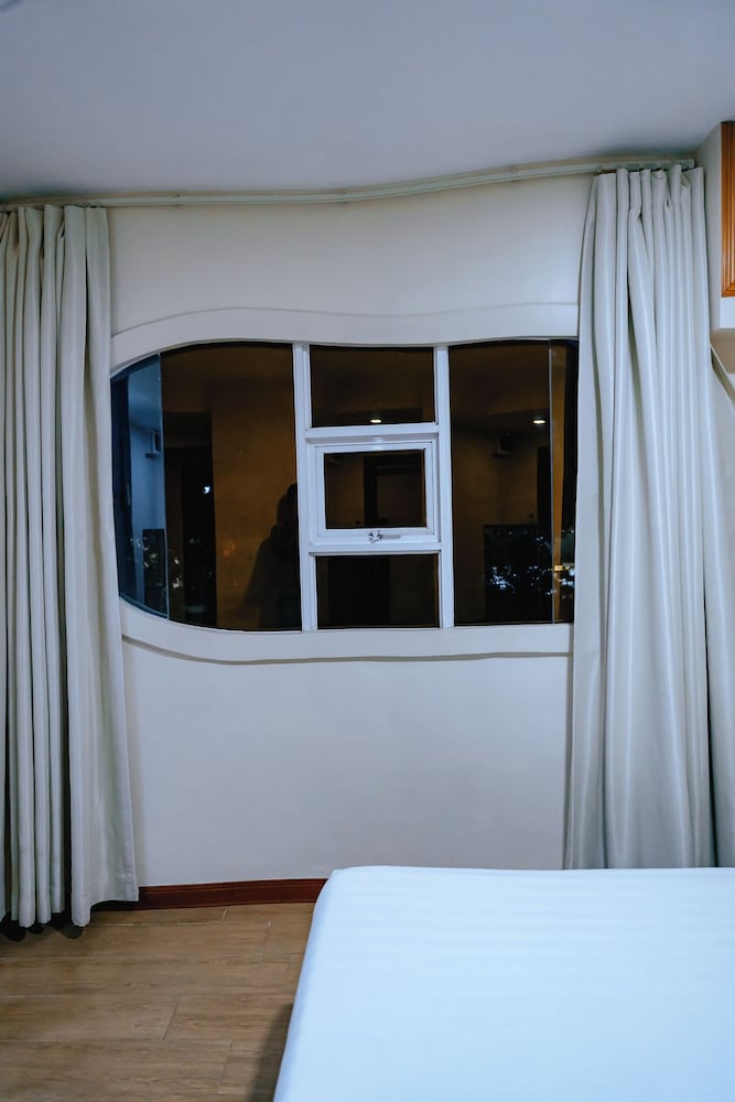 S Hotel and Residences 37/50