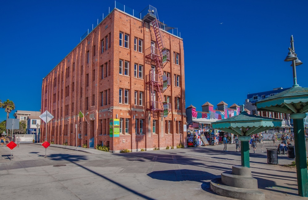 Venice Breeze Suites 48/54