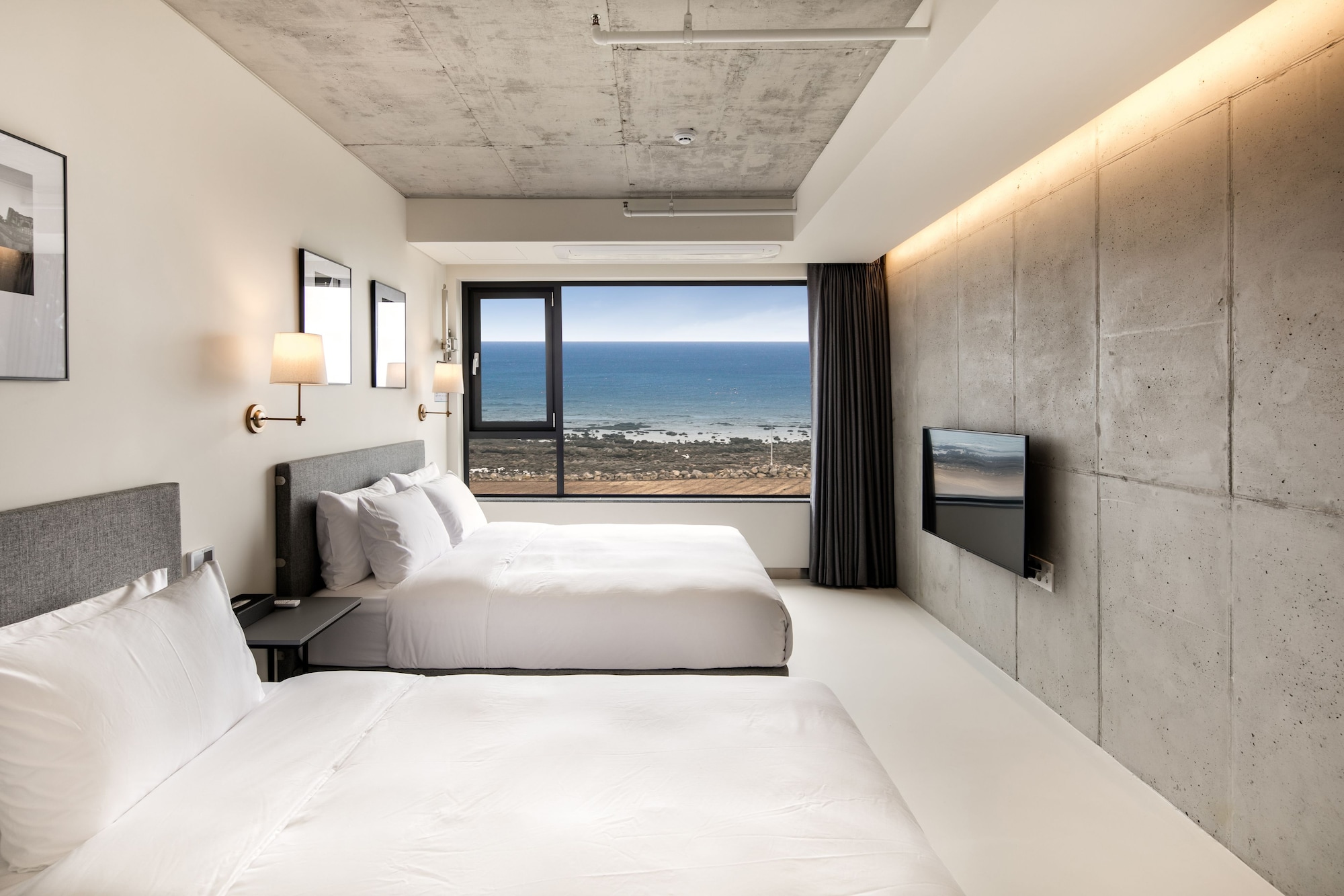 ROOM, TWIN BEDS