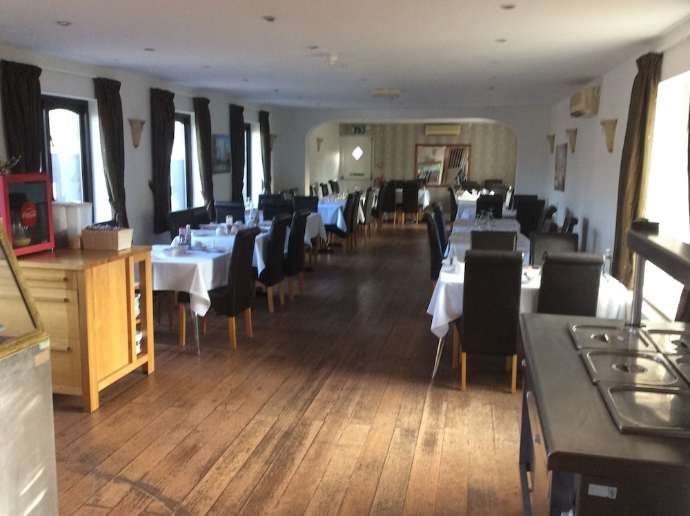 Coach House Hotel 40/60