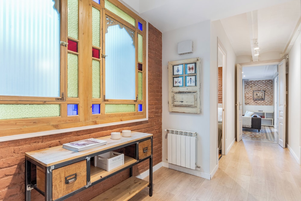 Fuster Apartments 48/50