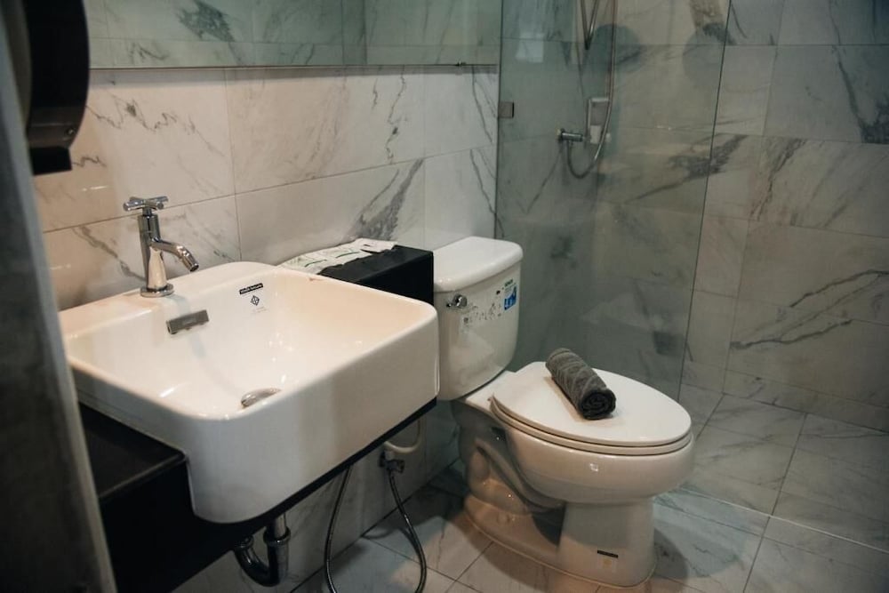 Journey Hostel Suratthani 53/56