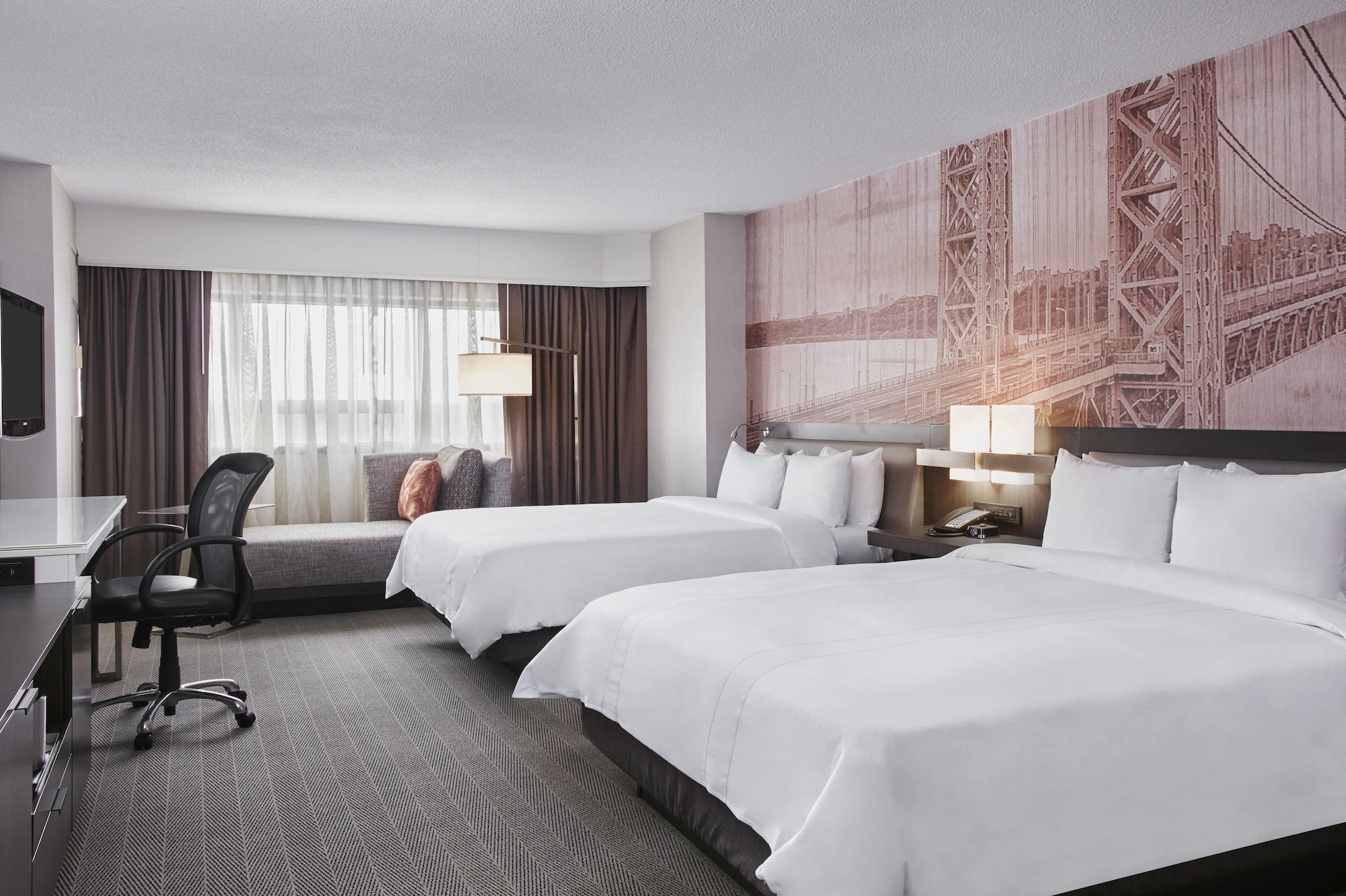 Club, 2 Queen Beds