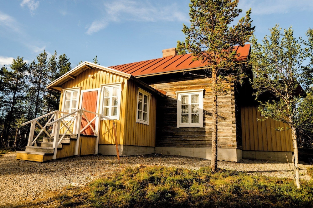 Kakslauttanen Arctic Resort 60/68