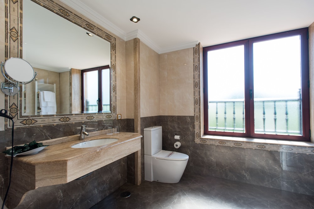 Hotel Villa Pasiega 45/50