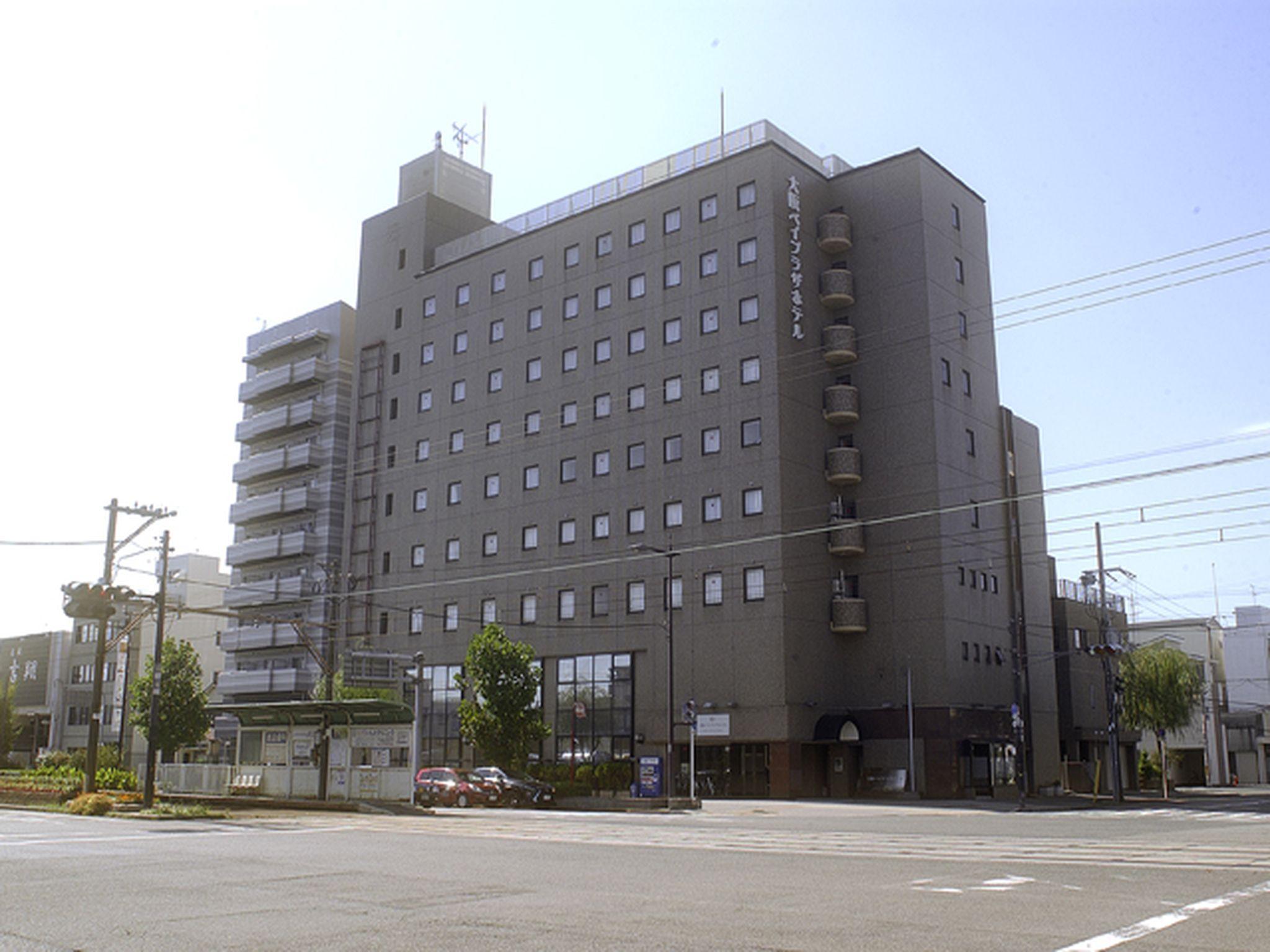 Casual, Single, Main Building