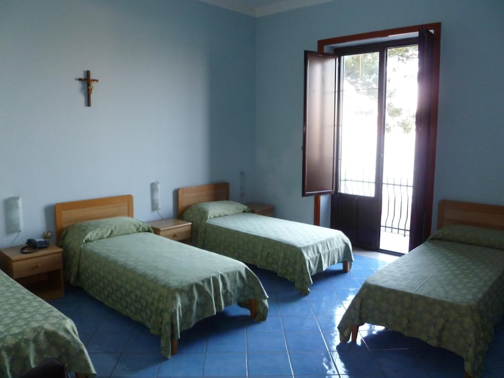 ROOM, QUADRUPLE, DOUBLE AND TWIN BEDS