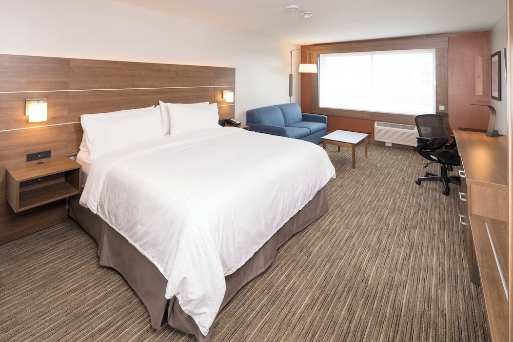 Holiday Inn Express & Suites Kalamazoo West 12/46