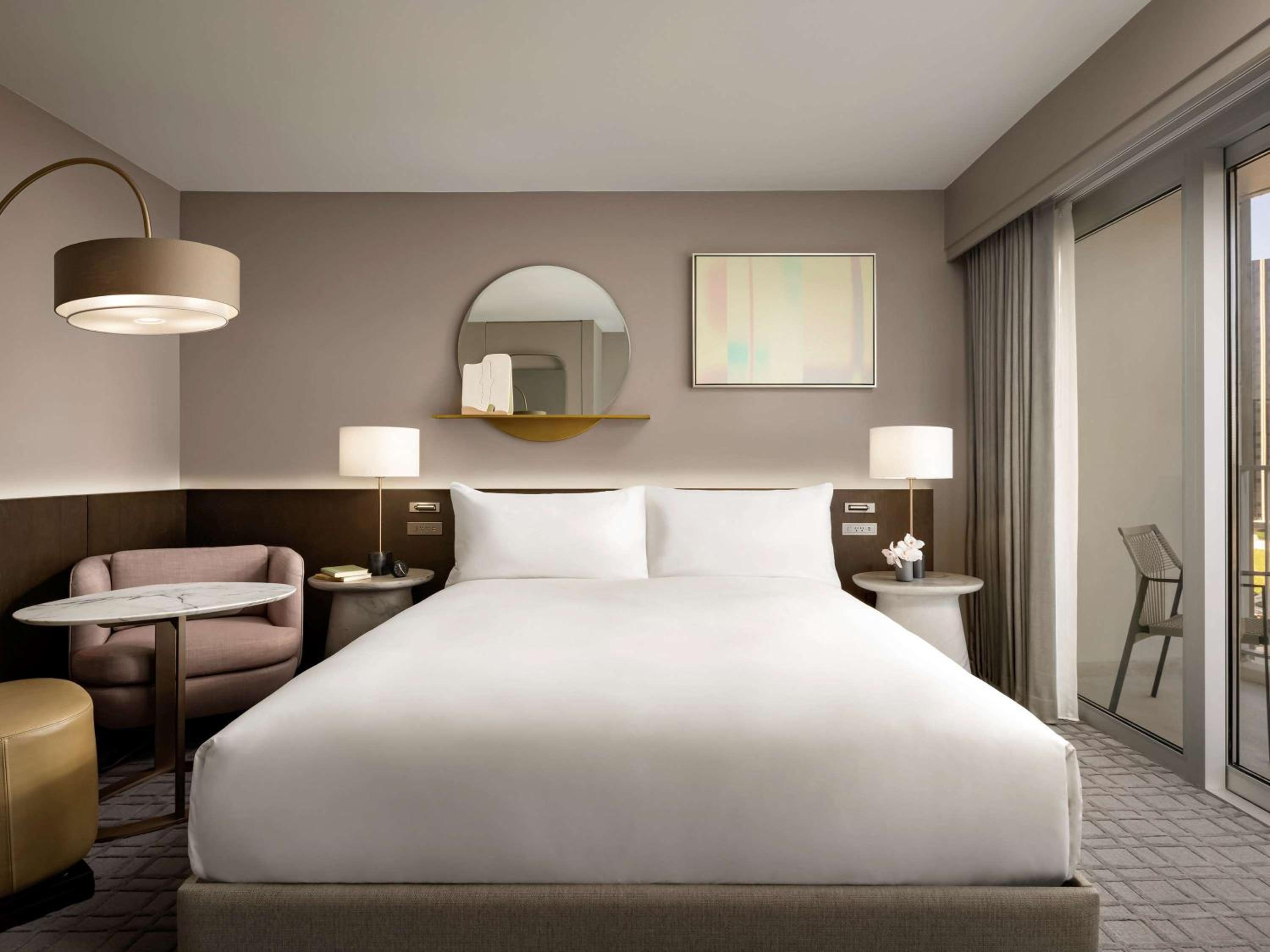 Fairmont, King Bed, Balcony, Accessible