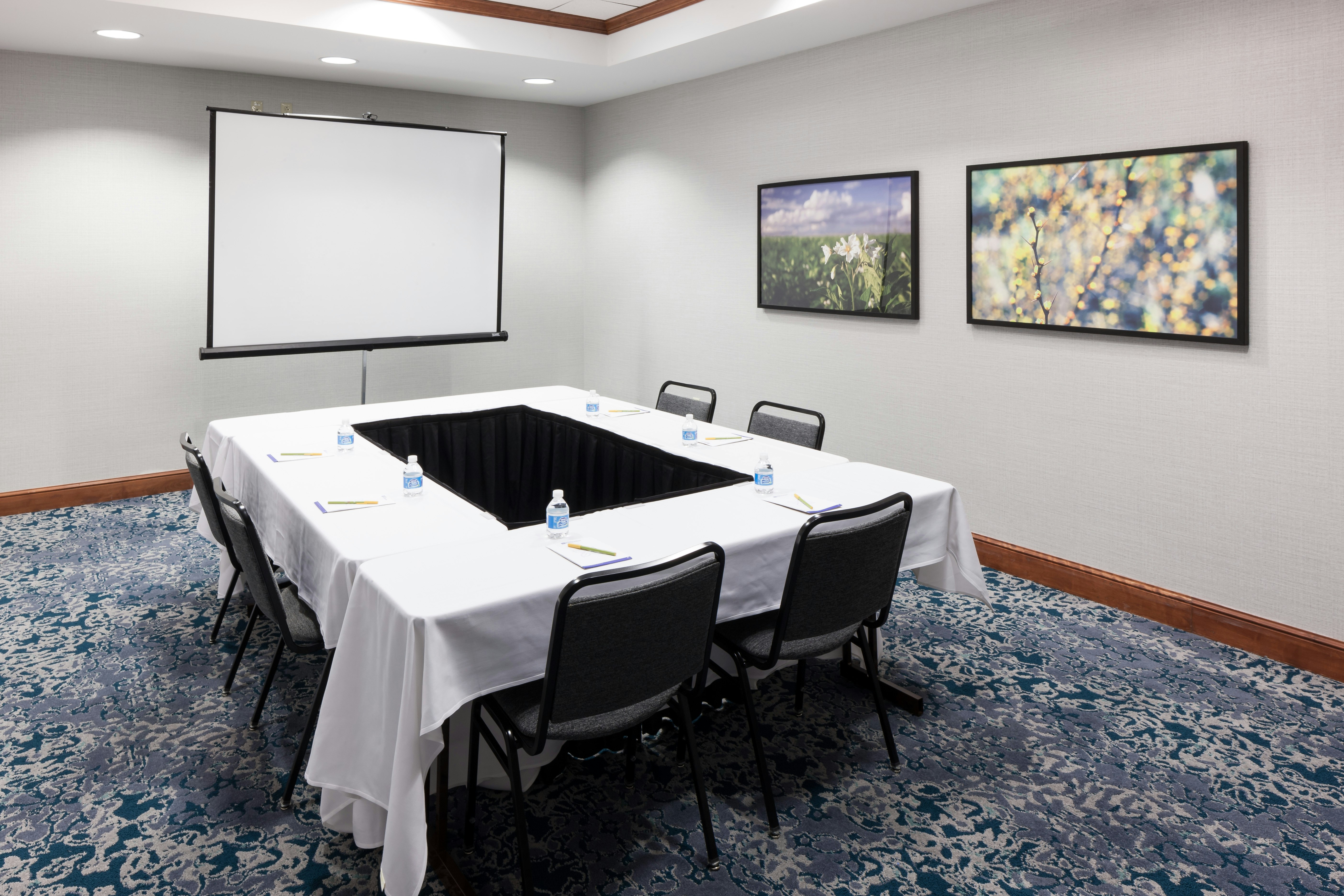 Hilton Garden Inn Naperville/Warrenville 15/19