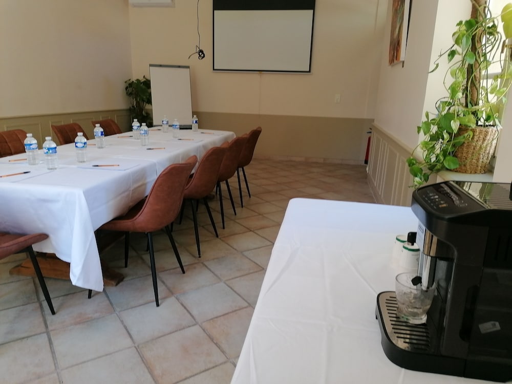 DOMAINE DE LA NERTHE- HOTEL PROVENCE MEDITERRANEE 20/50