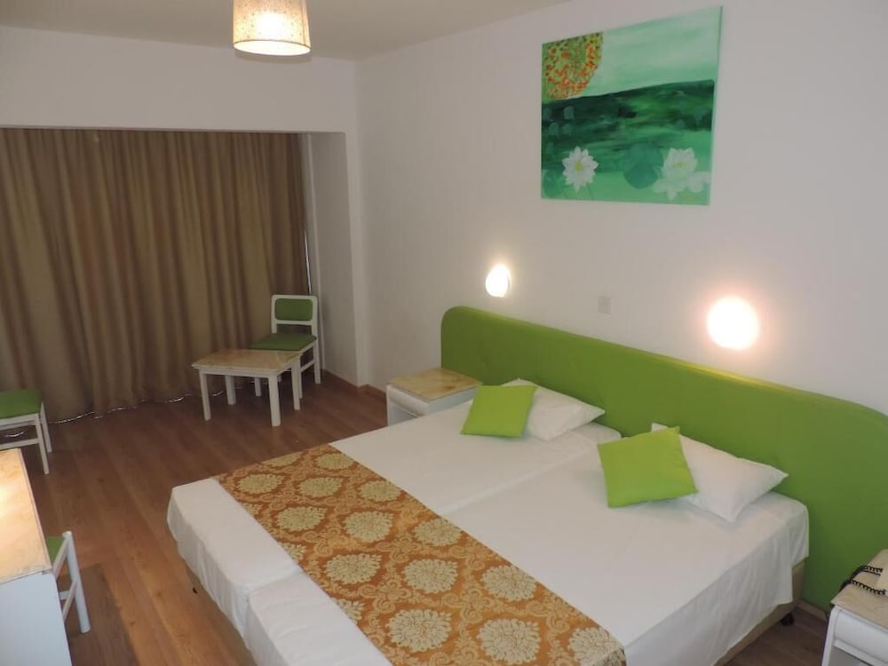 STANDARD, DOUBLE OR TWIN BED, SEA VIEW