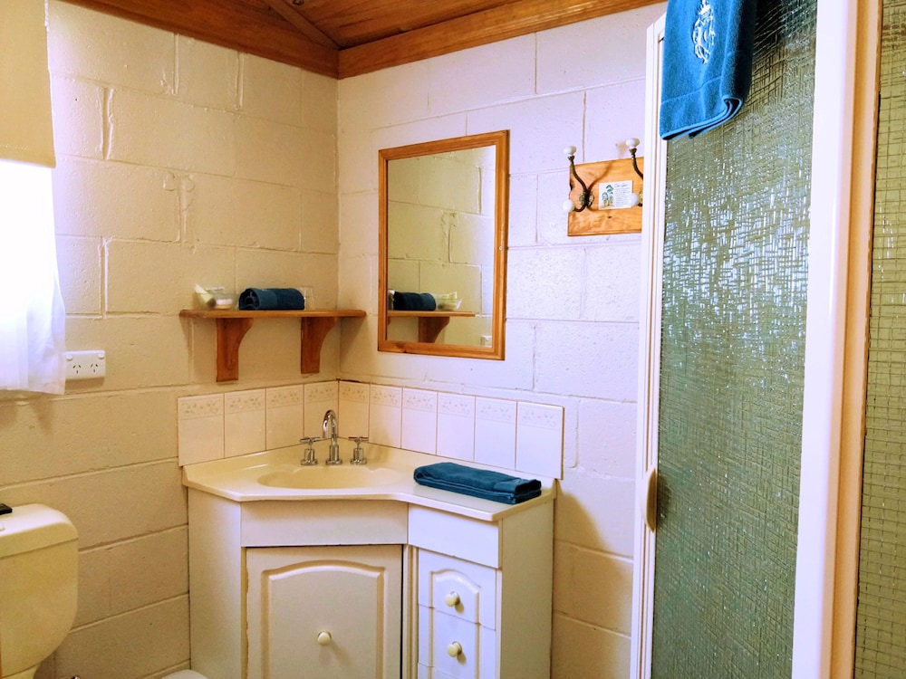 TWELVE APOSTLES MOTEL & COUNTRY RETREAT 50/50