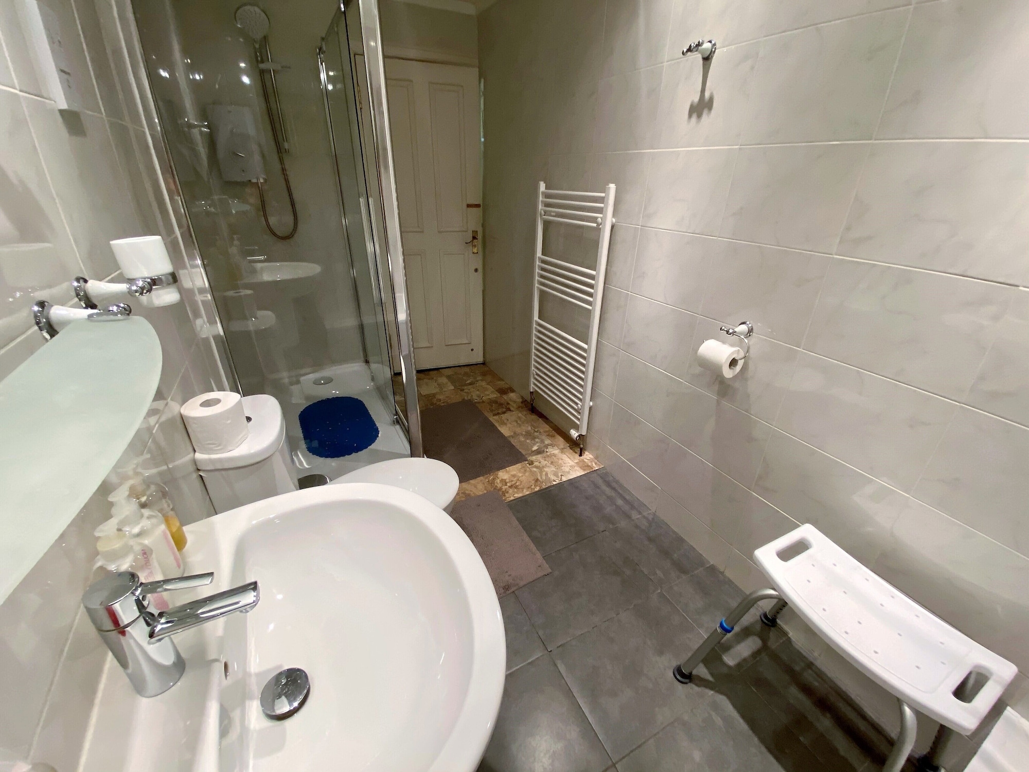 غرفة أساسية بسرير مزدوج بحمام خاص، 16 PILRIG GUEST HOUSE 3/8