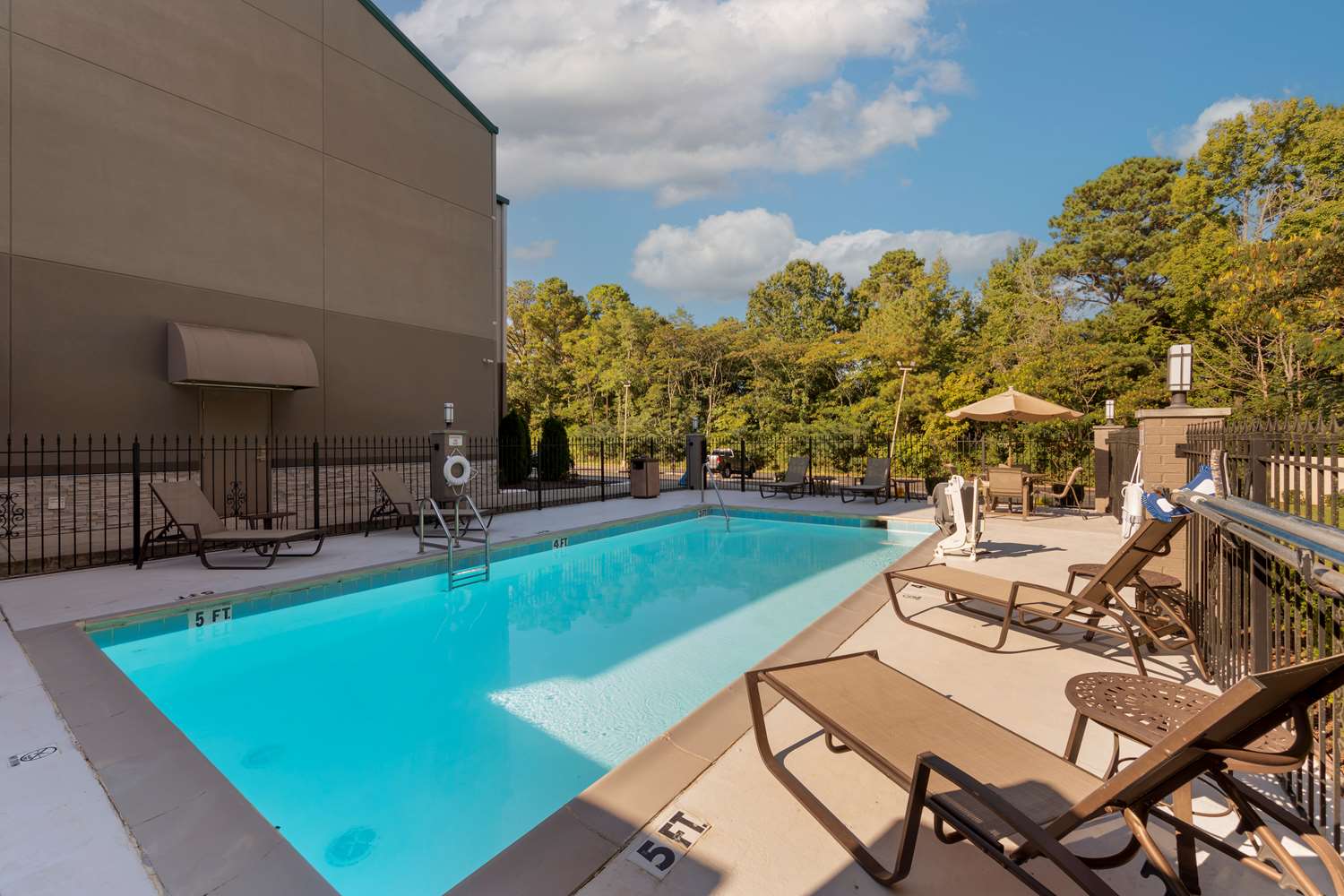 Best Western Plus Russellville Hotel & Suites 10/32