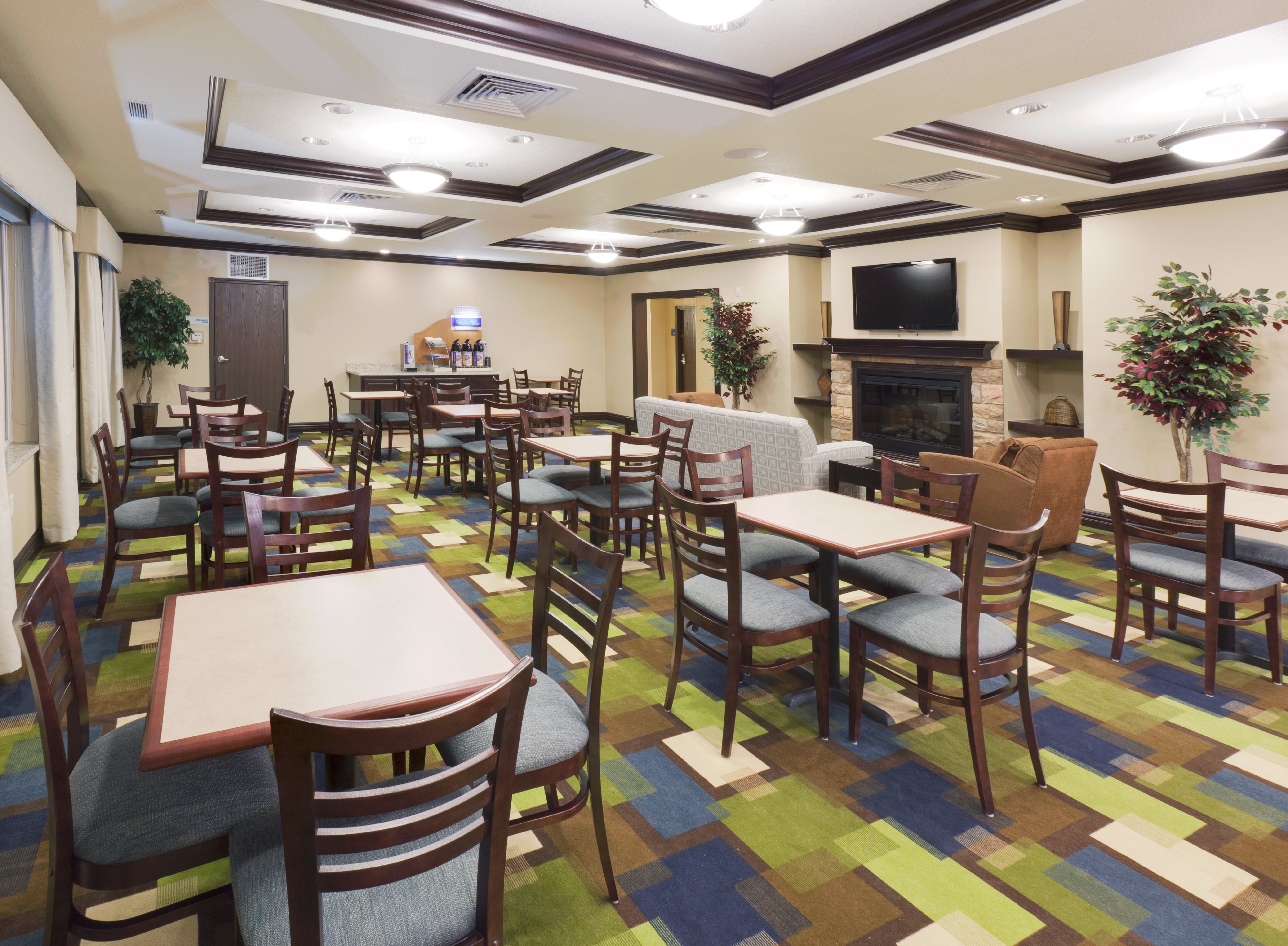 Holiday Inn Express Hotel And Suites Omaha I 80 38/53