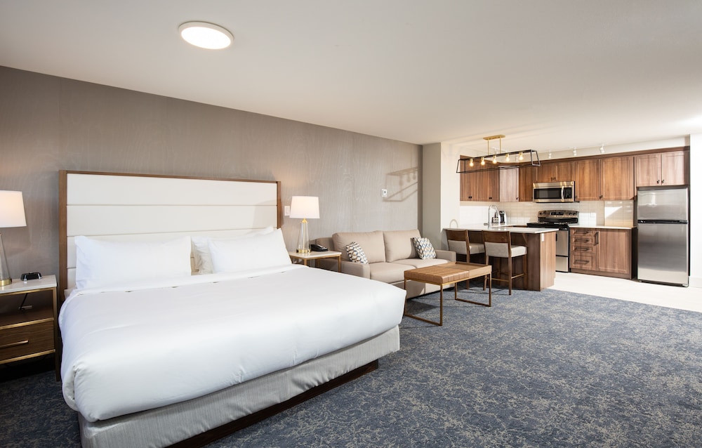 Pomeroy Hotel Fort McMurray 9/50