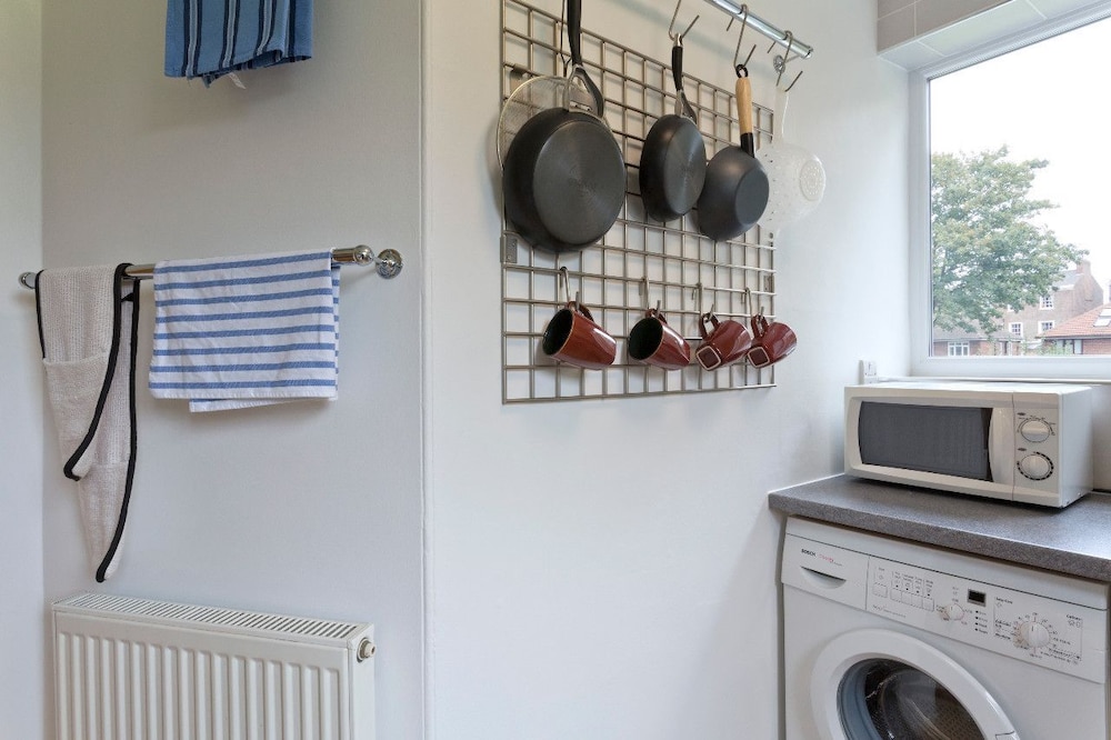 Poplar House Serviced Apartments 20/27