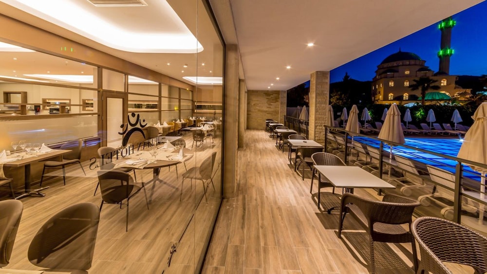 Julian Club Hotel 45/64