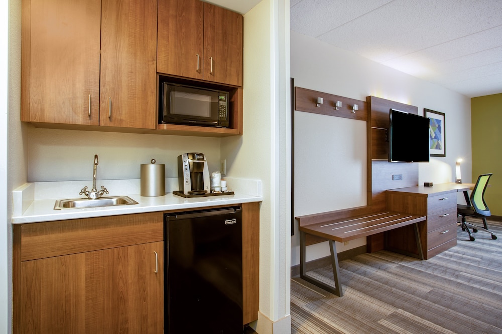 Holiday Inn Express Hotel And Suites Fort Wayne 56/57