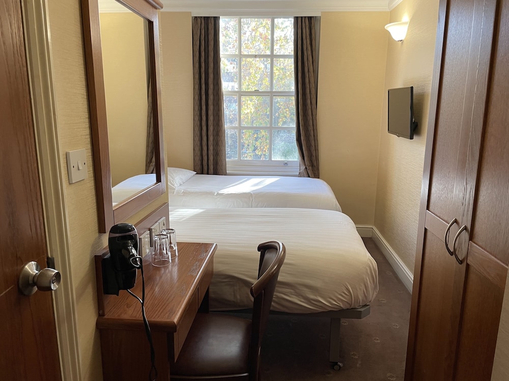Orchard Hotel 28/41