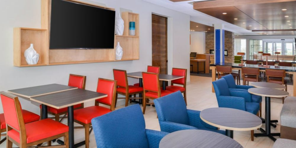 Holiday Inn Express Alliance 38/63