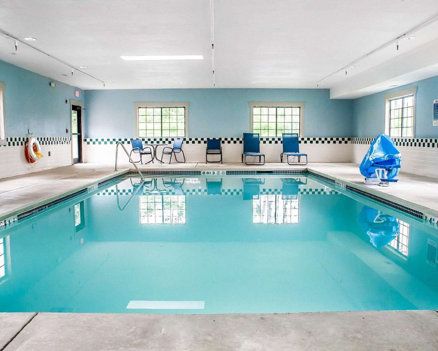 Comfort Inn & Suites Hamburg - Buffalo South 10/29