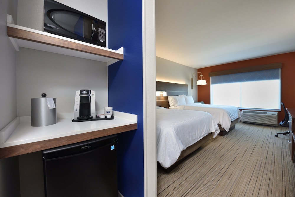 Holiday Inn Express and Suites Houston North Woodlands Area 25/70