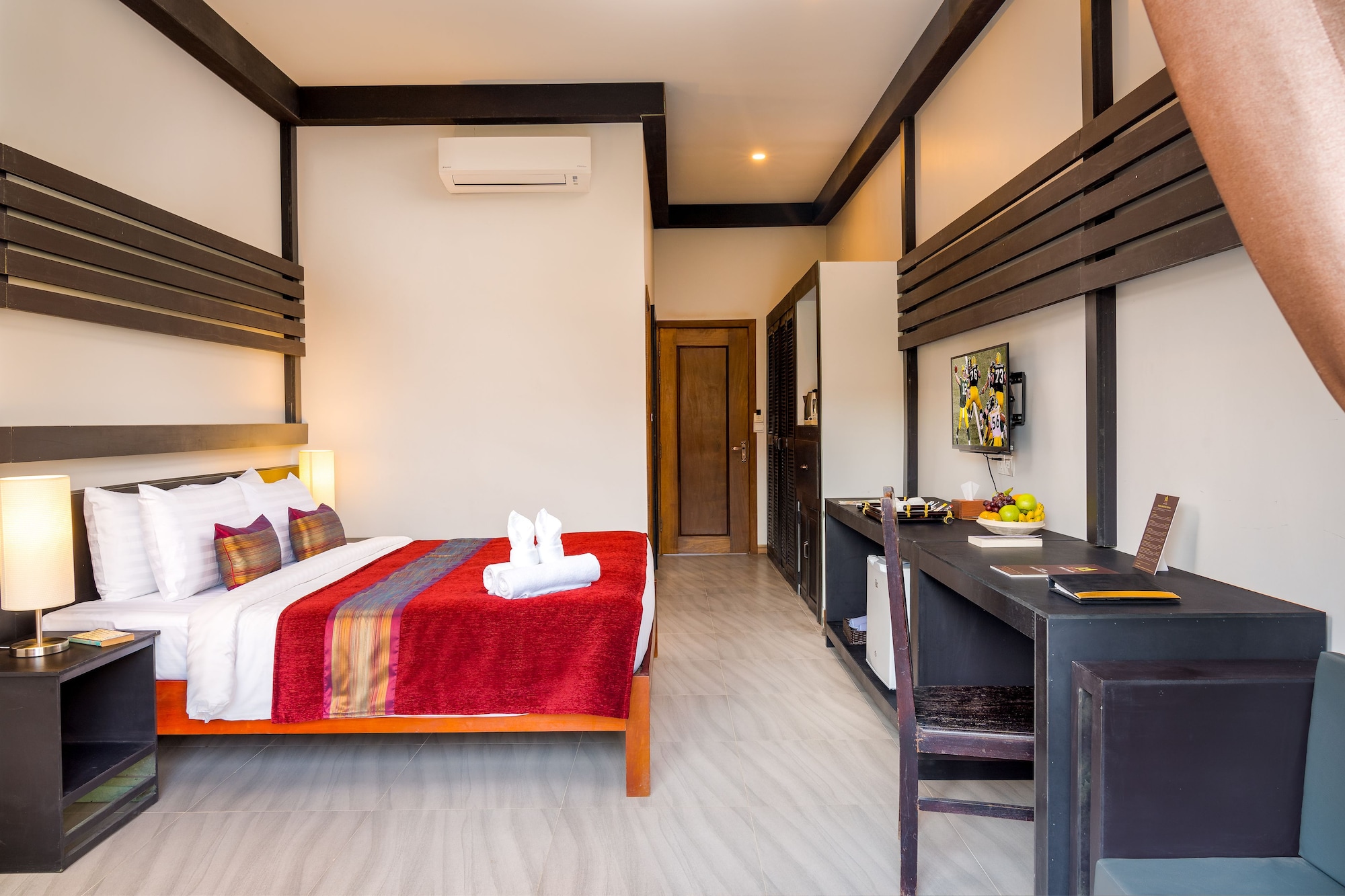 DELUXE, TWIN BEDS