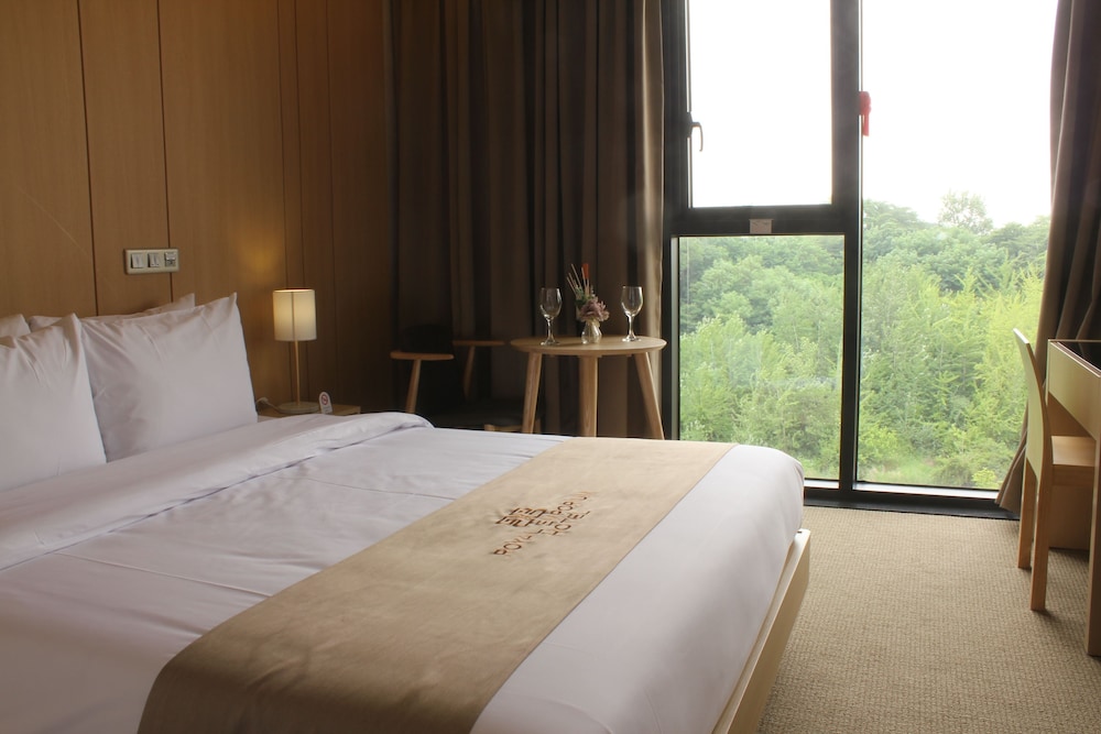 Royal Emporium Hotel 30/72