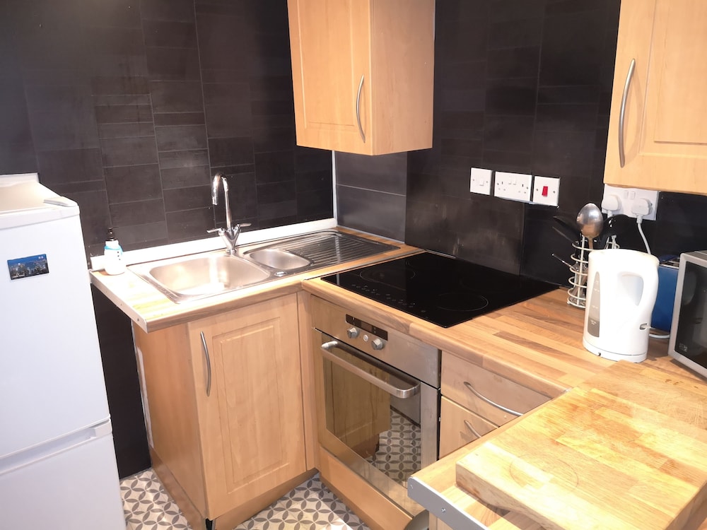 Glasgow Hampden Garden Apartment 10/10