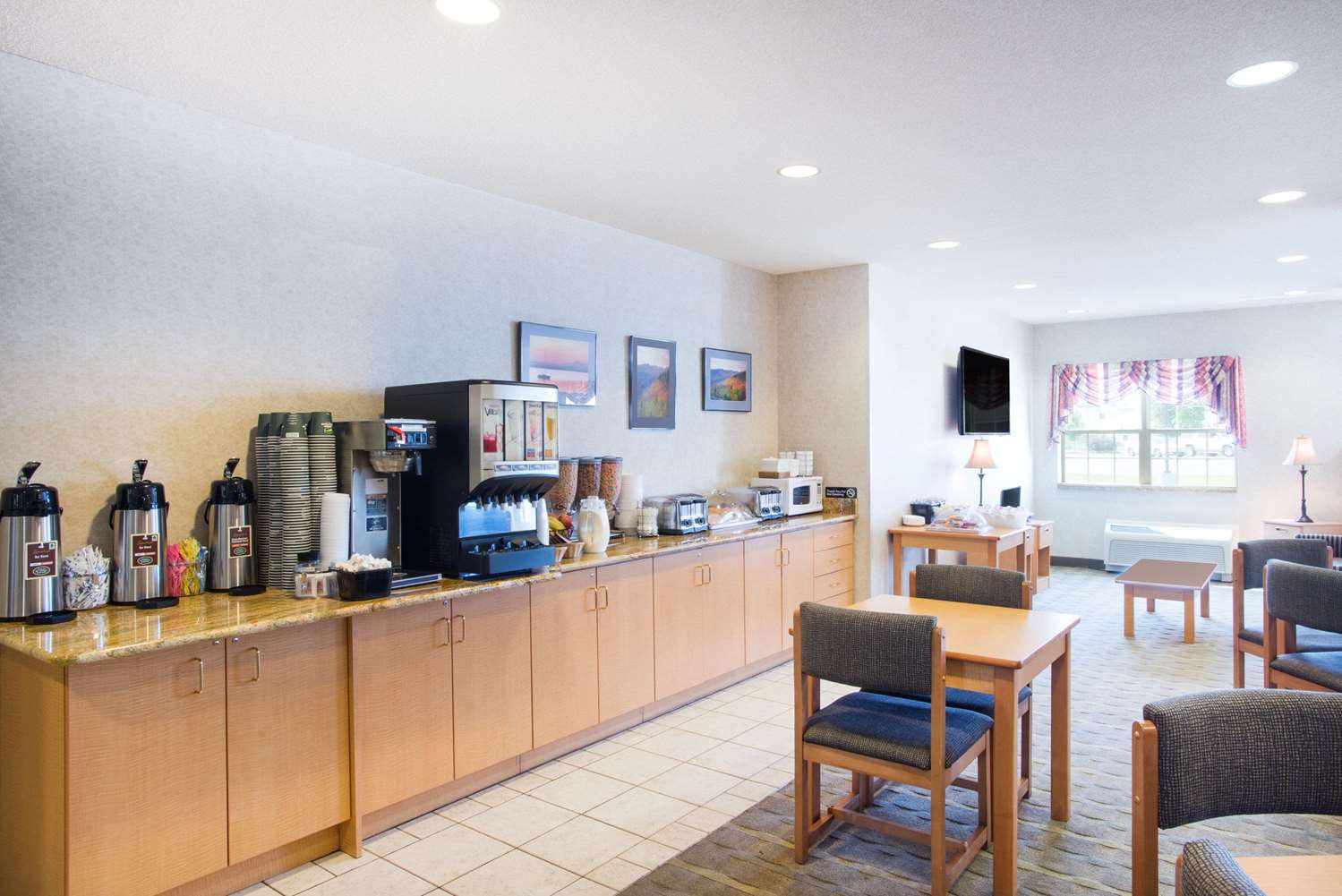 Microtel Inn & Suites by Wyndham Plattsburgh 27/41