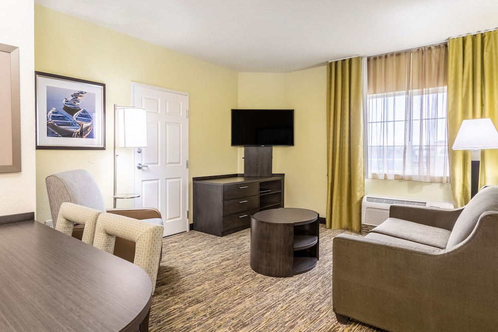 Candlewood Suites 32/48
