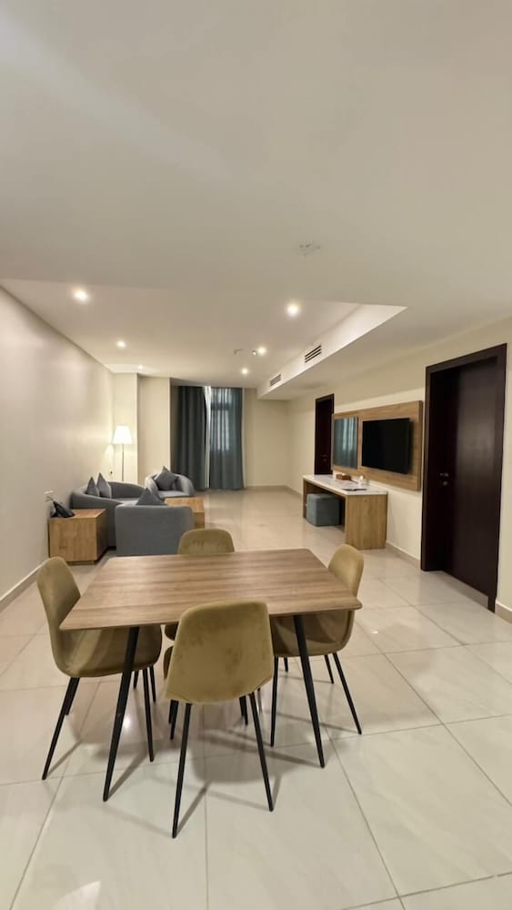 فندق كونتينينت العقير(Continent Hotel Al Uqayr) 22/35