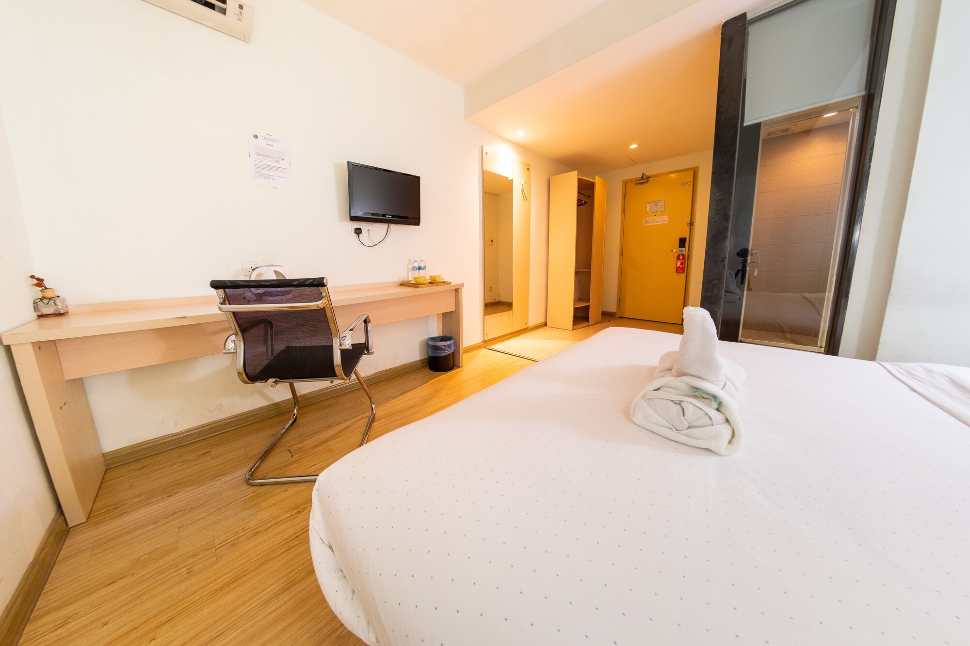 Standard, King Bed, No Window