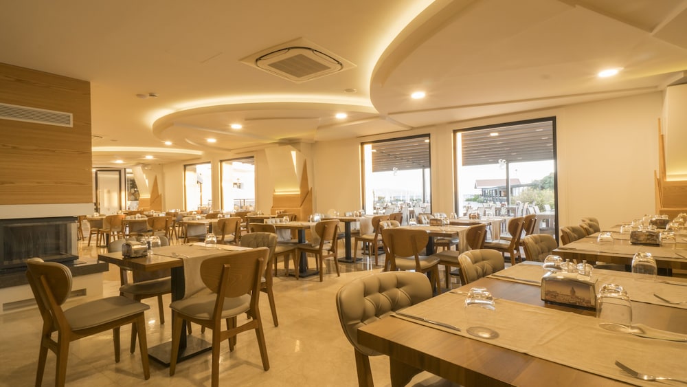 Acroter Hotel & Spa 36/50