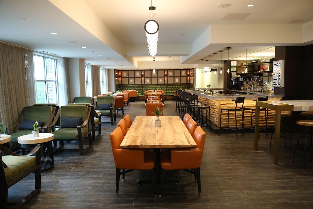 HOTEL INDIGO NAPERVILLE RIVERWALK 64/78