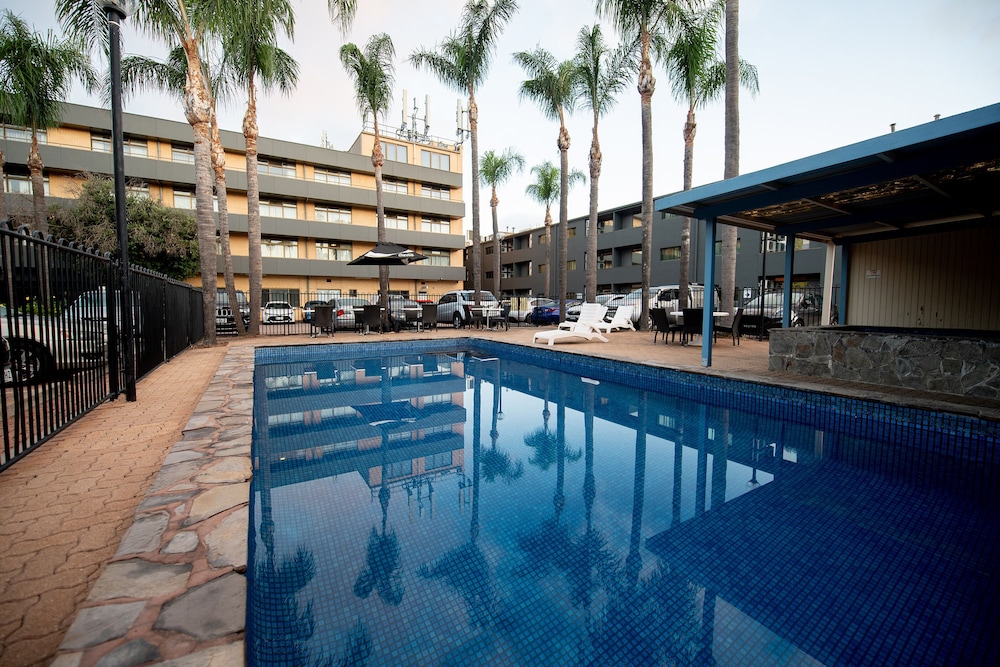 Mantra Meridien Adelaide 28/53