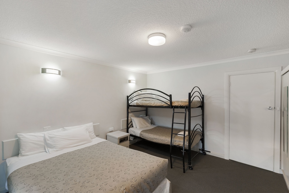 Alexander Motor Inn & Apartments 35/60