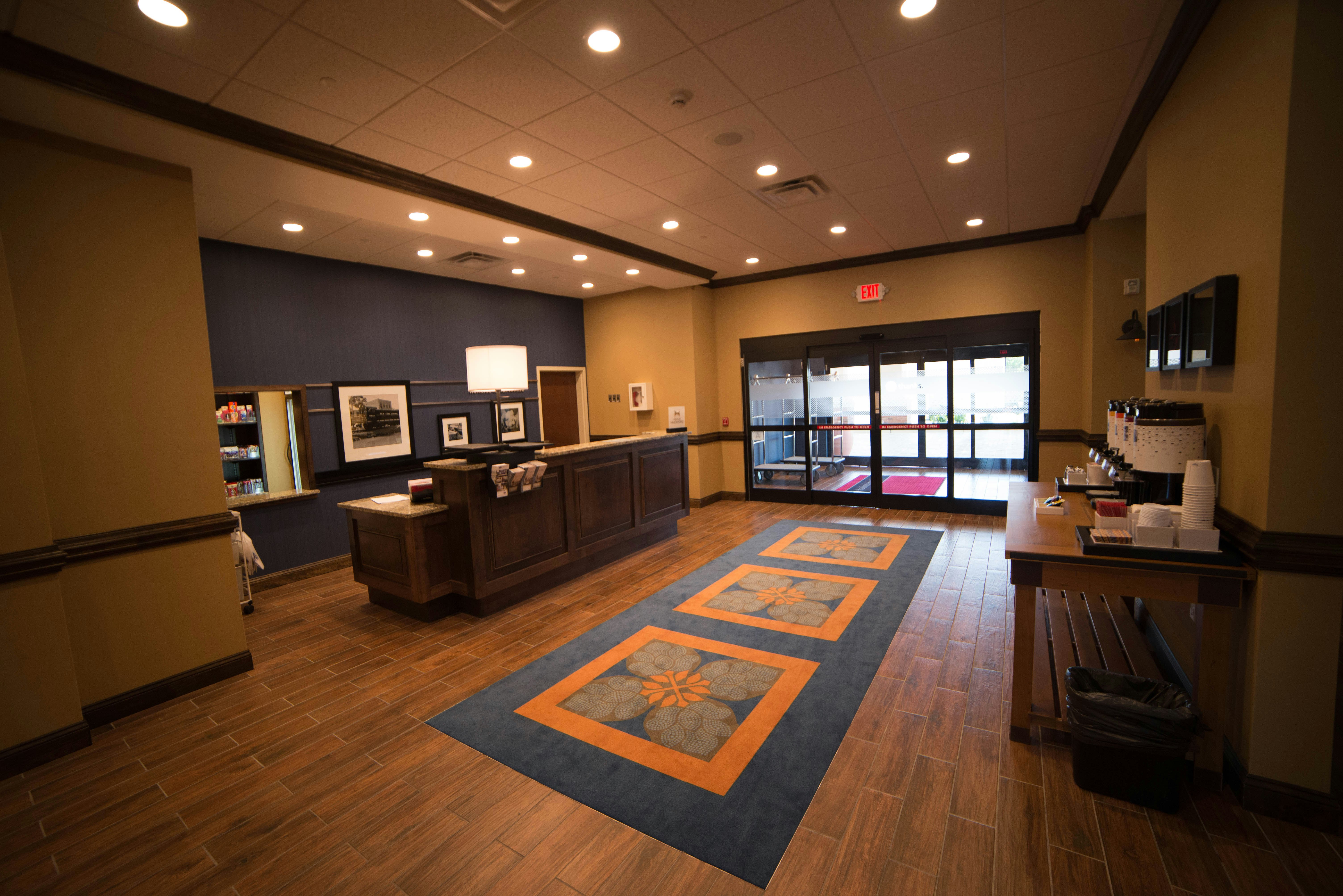Hampton Inn & Suites Hartsville 35/76